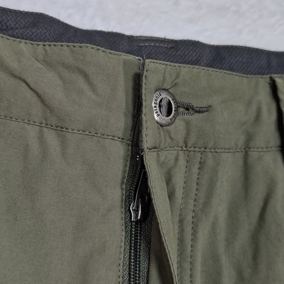 Patagonia Green Cargo Shorts with Modern Design - Picture 3 of 5